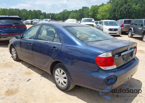 2005 Toyota Camry Le z USA, uszkodzony, nr VIN 4T1BE32K05U084004